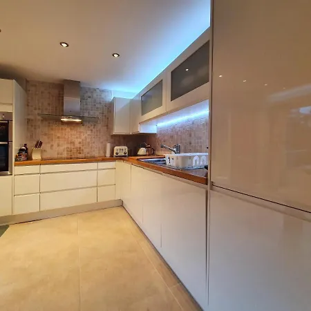 安塔瑞斯公寓 * 萨斯费